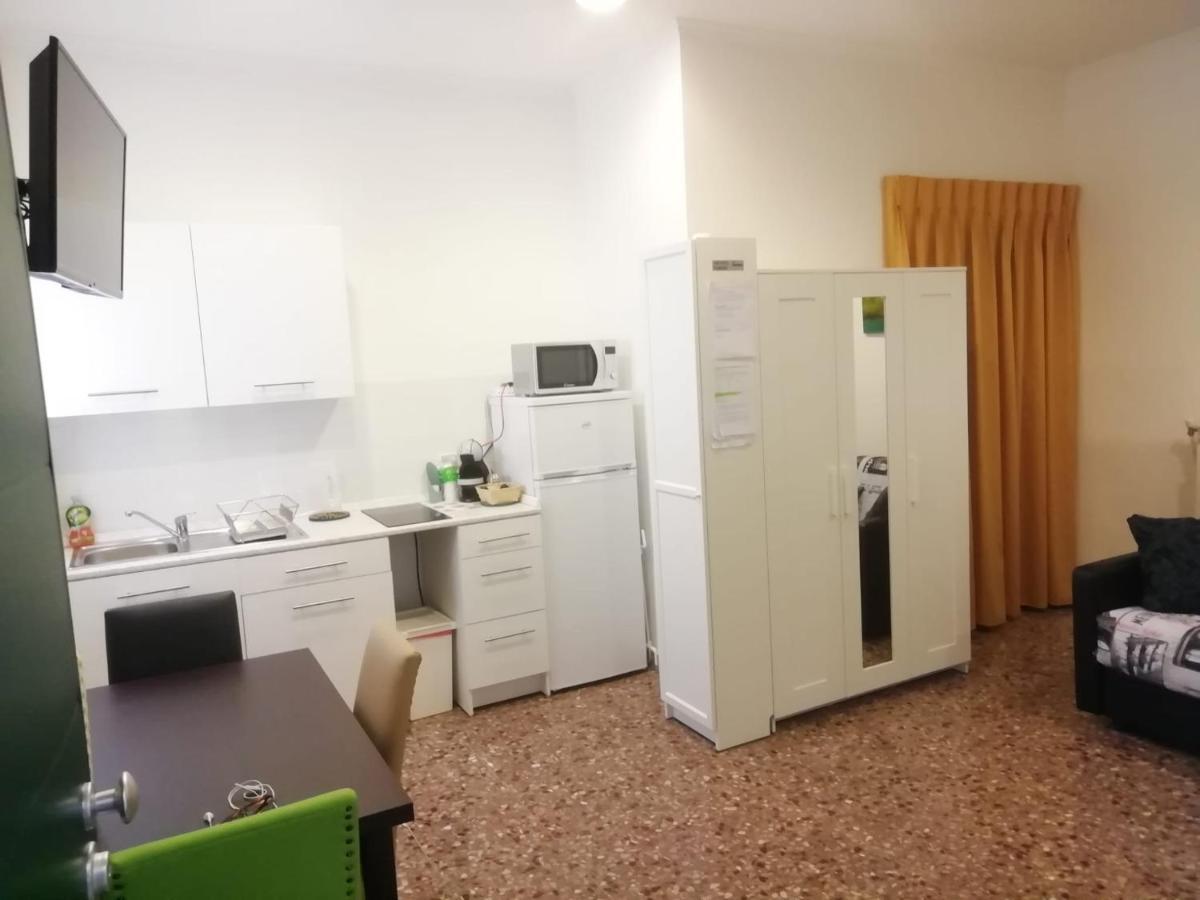 Urbino 33 * Rome